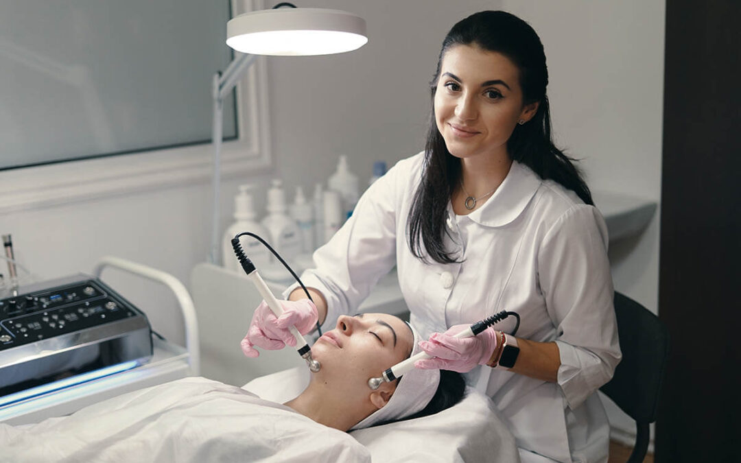 Passo a passo para se pós-graduar e abrir sua clínica de estética